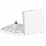 Ampoule LED E27 carrée Ampoule LED E27 carrée sur fond blanc