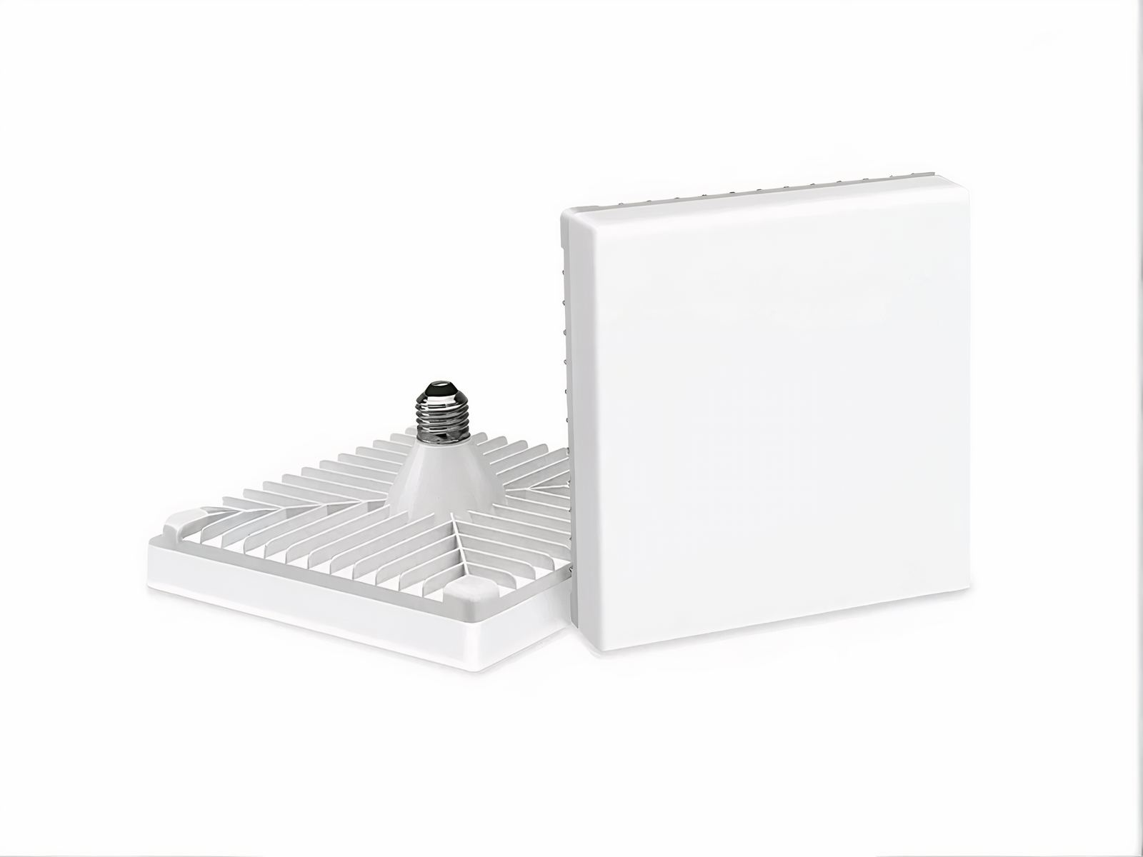 Ampoule LED E27 carrée sur fond blanc