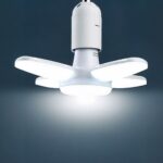 Ampoule LED E27 pliable style ventilateur Ampoule LED E27 pliable style ventilateur sur fond bleu