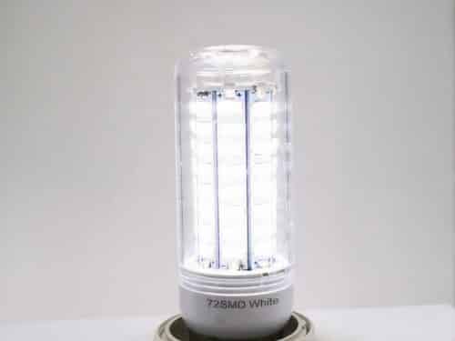 Ampoule LED E27 style maïs sur fond gris