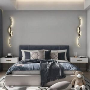 Applique murale LED noire moderne au design double S