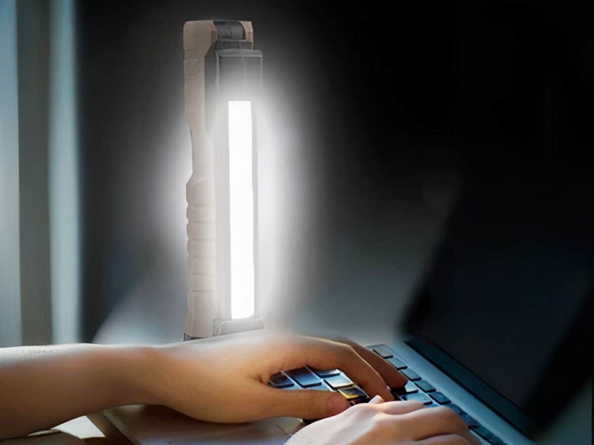 Baladeuse LED aimantée et pliable