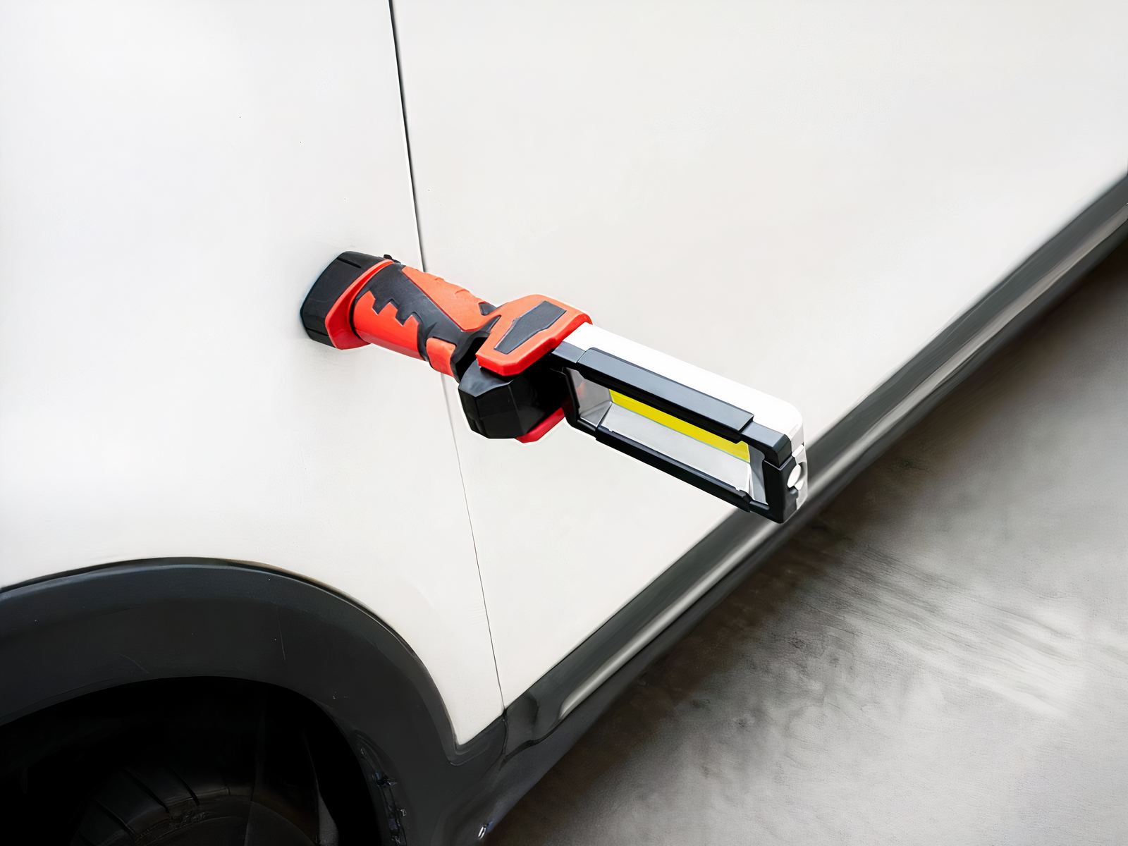 Baladeuse LED robuste avec crochet et aimant