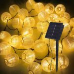 Guirlande led exterieur étanche avec panneau solaire Guirlande led exterieur étanche avec panneau solaire sur fond noir