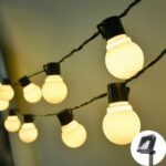 Guirlande led exterieur raffinée avec panneau solaire Guirlande led exterieur raffinée avec panneau solaire suspendue devant un mur