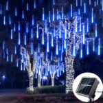 Guirlande LED solaire imperméable effet pluie Guirlande LED solaire imperméable effet pluie installée dans des arbres de nuit