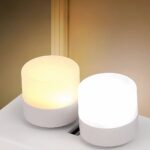 Lot de 20 mini lampes led USB avec lumière jaune Lot de 20 mini lampes led USB avec lumière jaune, sur un adaptateur.