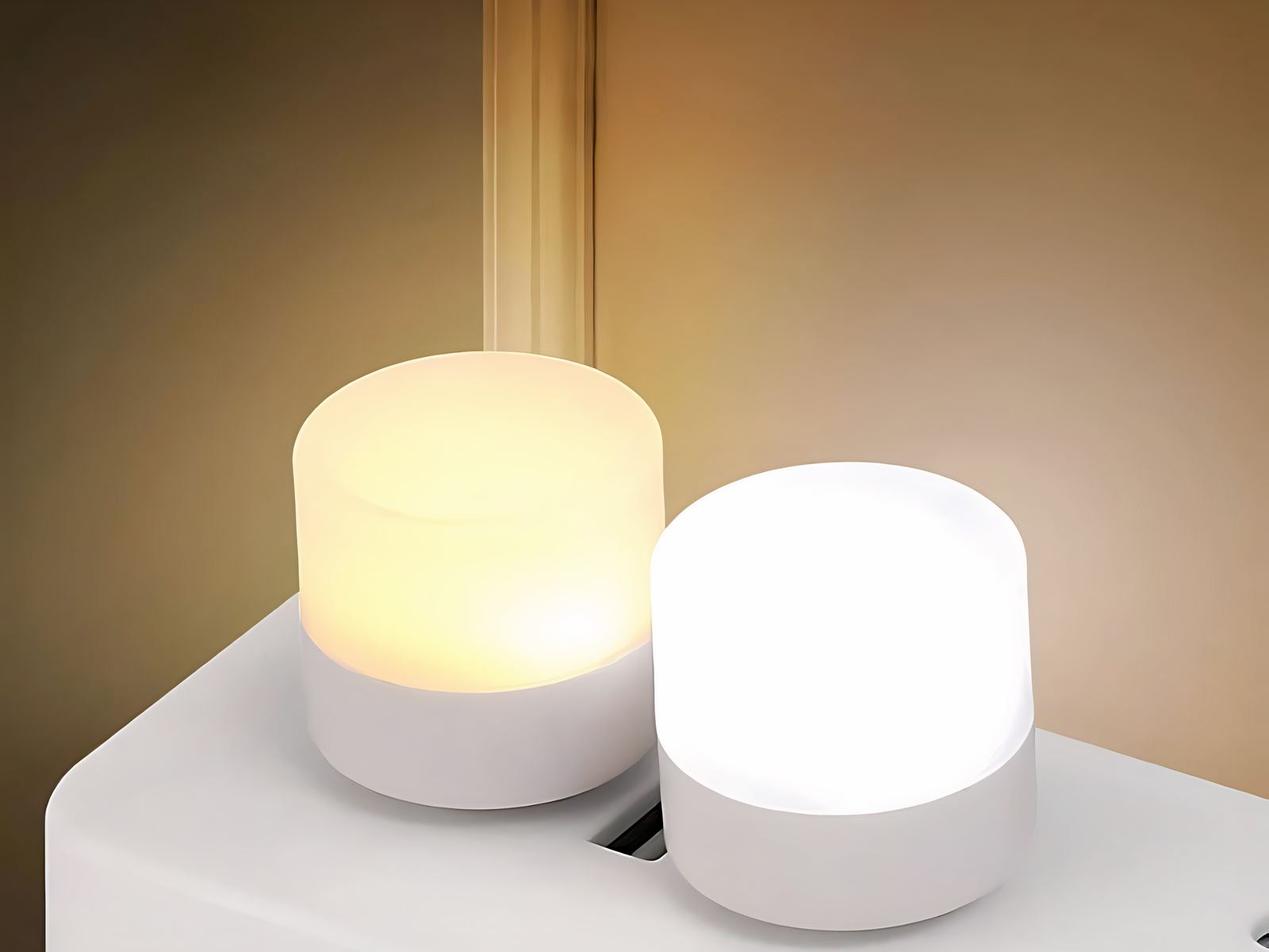 Lot de 20 mini lampes led USB avec lumière jaune Lot de 20 mini lampes led USB avec lumière jaune, sur un adaptateur.