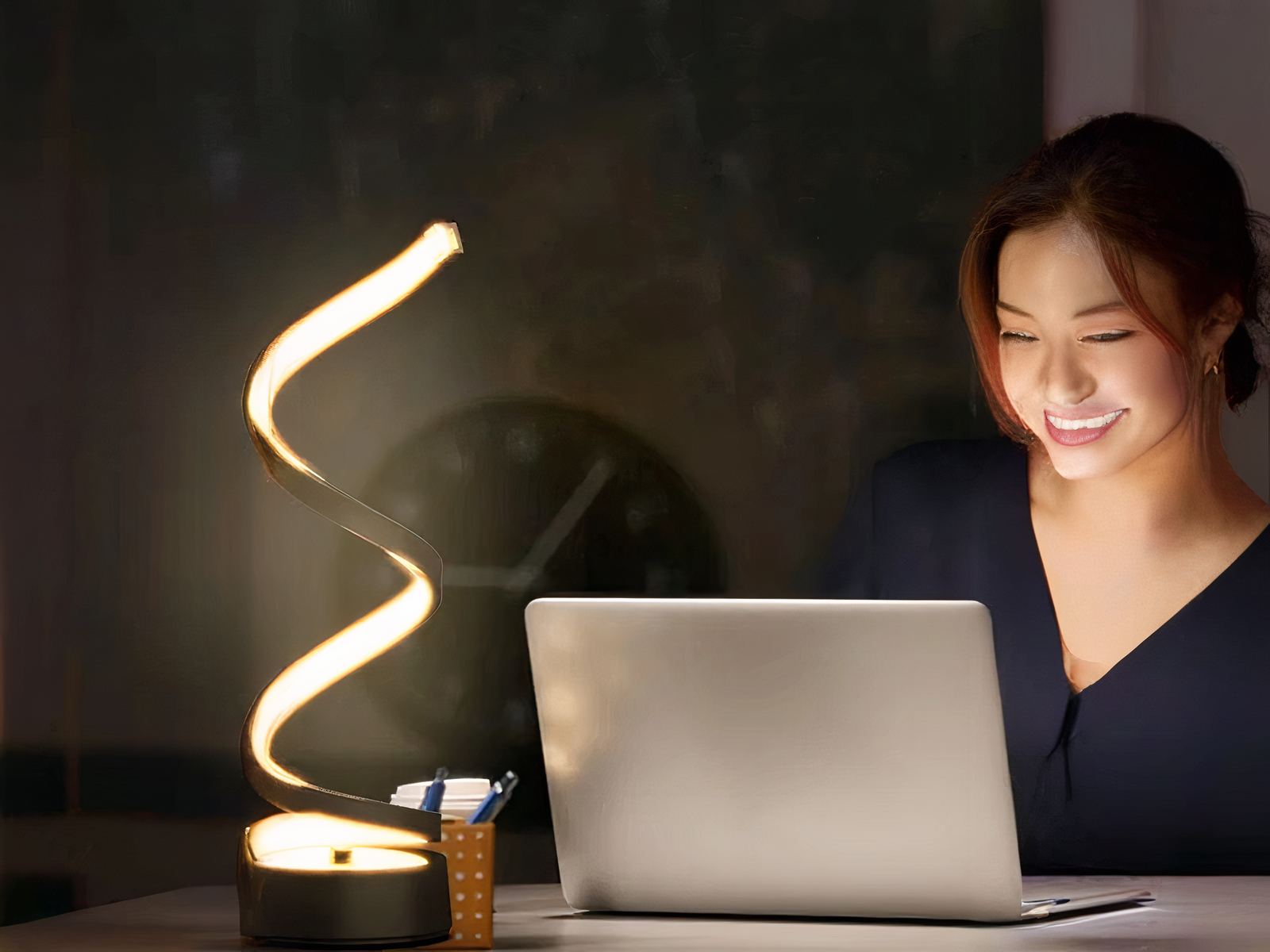 Lampe à poser LED noire à spirale