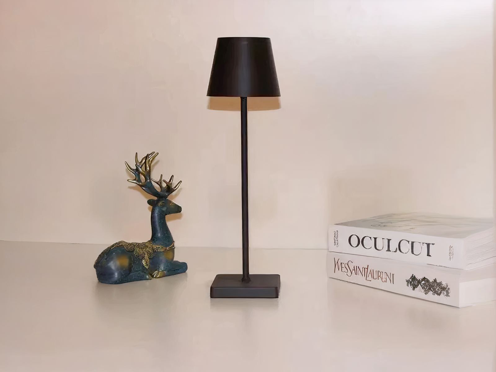 Lampe à poser LED noire tactile et rechargeable