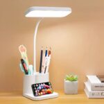 Lampe de bureau LED innovante et multifonction Lampe de bureau LED innovante et multifonction allumée sur un bureau