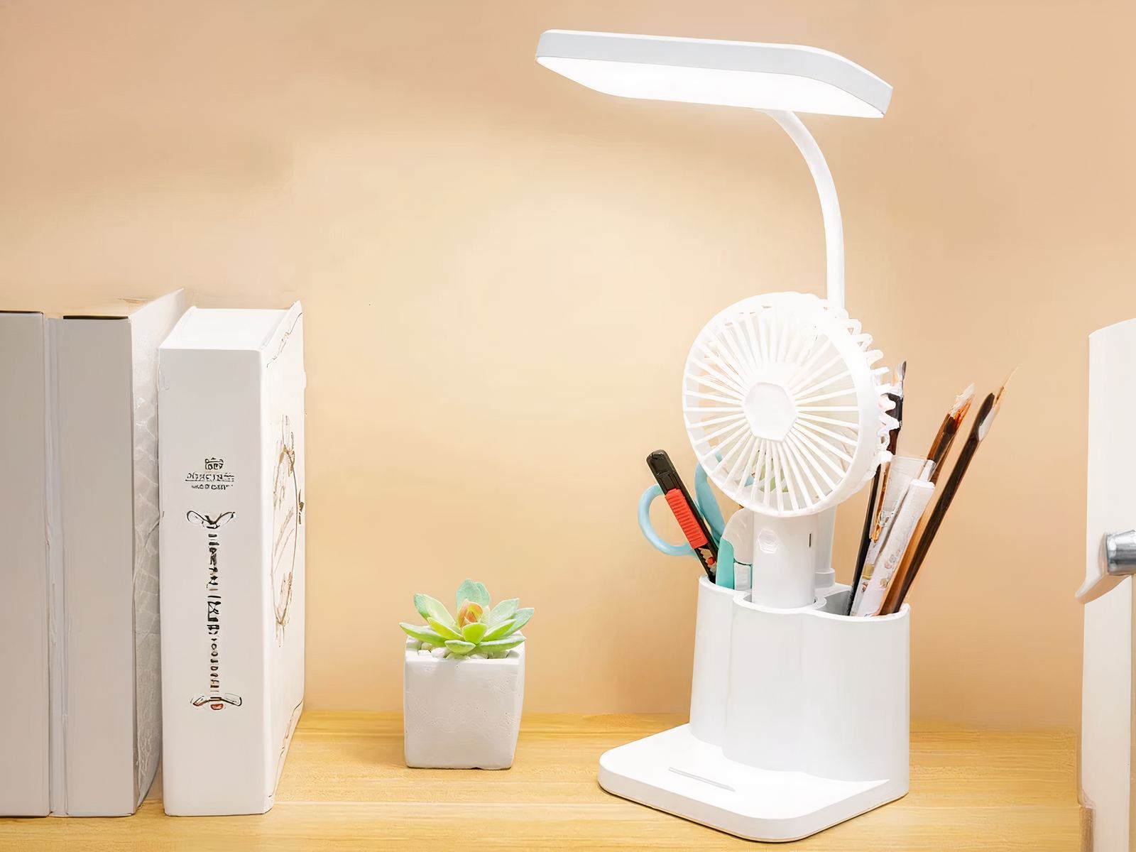 Lampe de bureau LED innovante et multifonction
