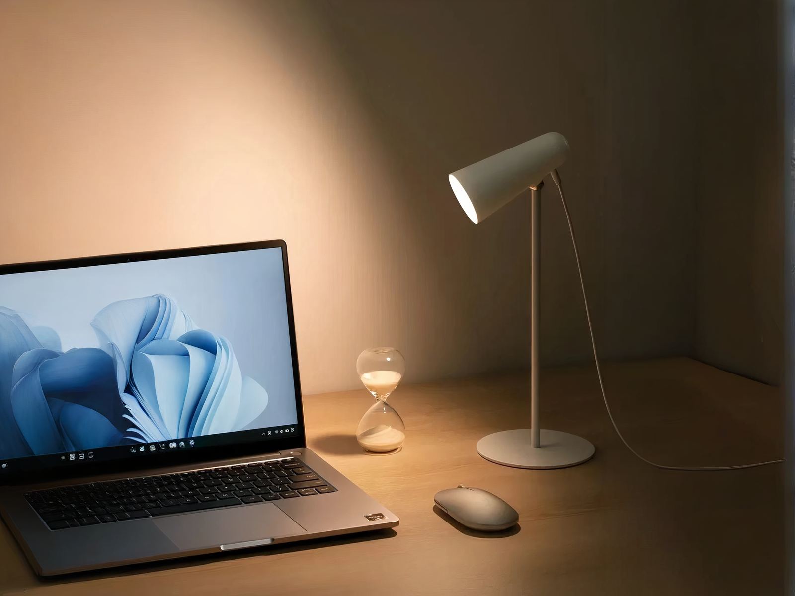 Lampe de bureau LED portative et polyvalente
