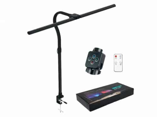 Lampe de bureau LED pratique et fonctionnel sur fond blanc
