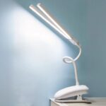 Lampe de bureau LED tactile à double tête Lampe de bureau LED tactile à double tête allumée