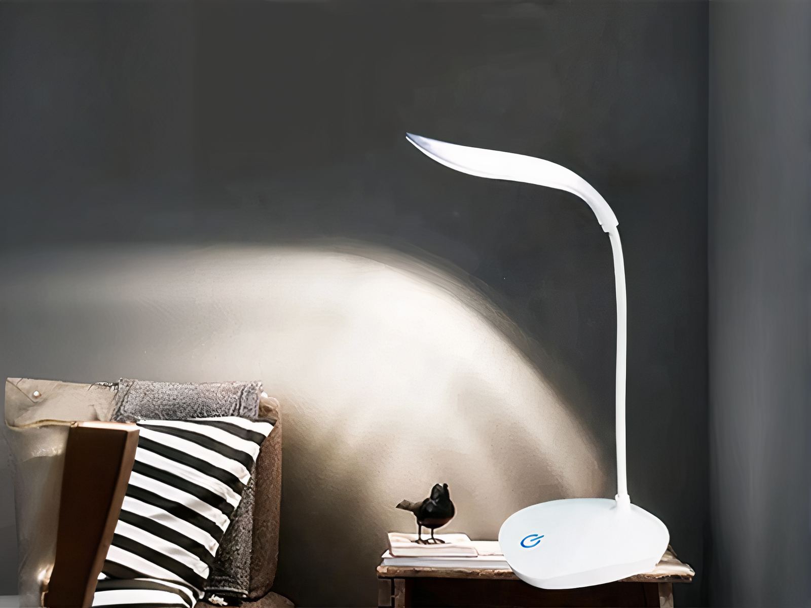 Lampe de bureau LED tactile et design
