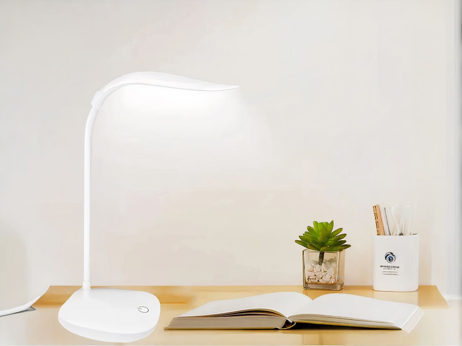 Lampe de bureau LED tactile et design