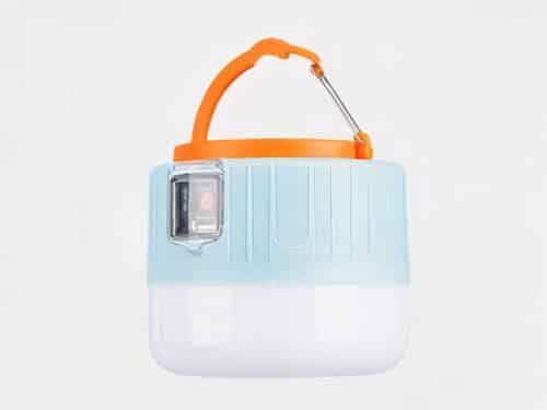 Lampe de camping LED style lanterne moderne sur fond gris