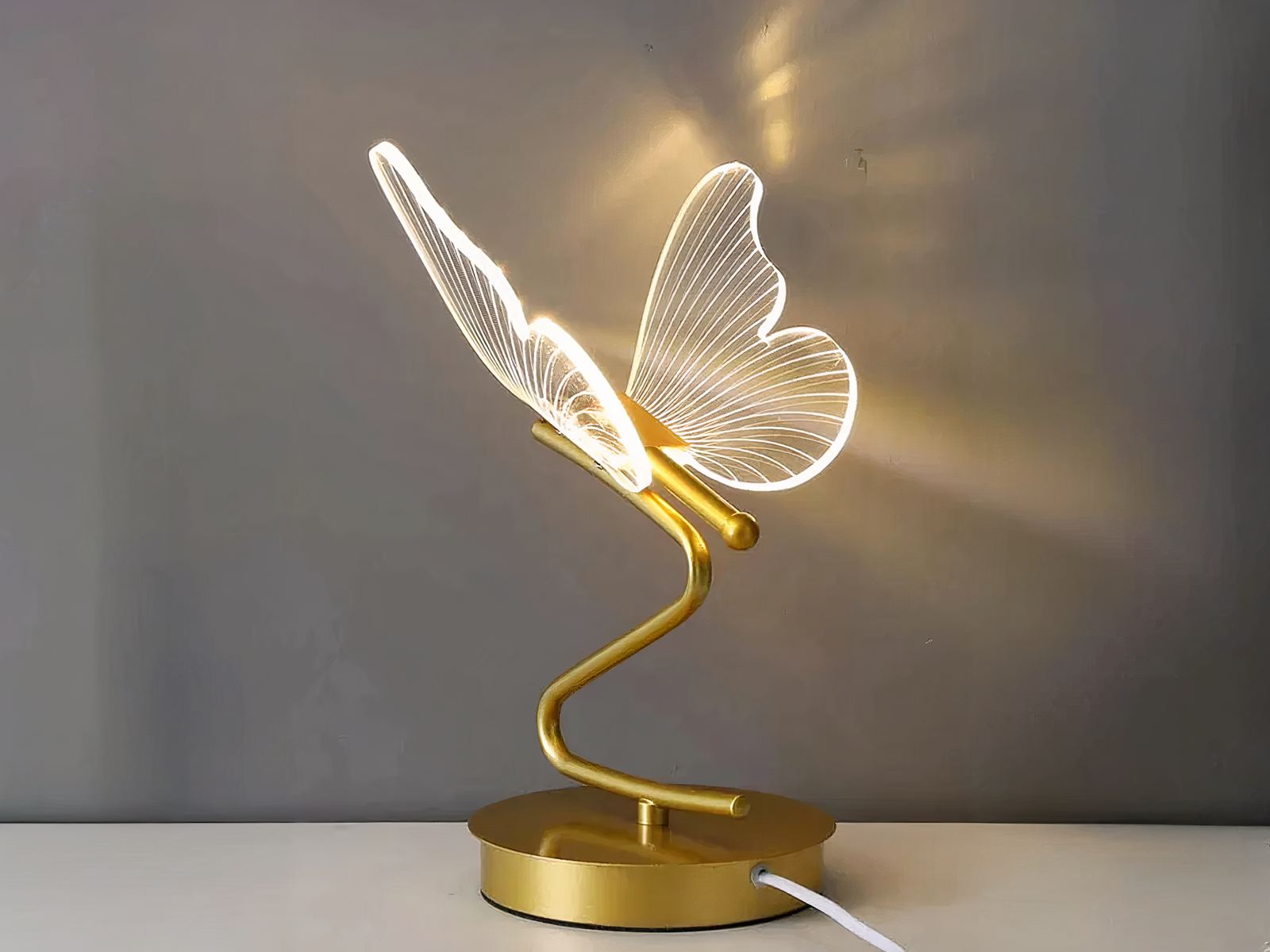 Lampe de chevet LED élégante en forme de papillon doré