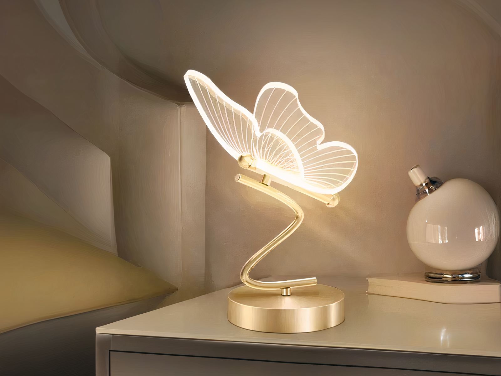 Lampe de chevet LED élégante en forme de papillon doré