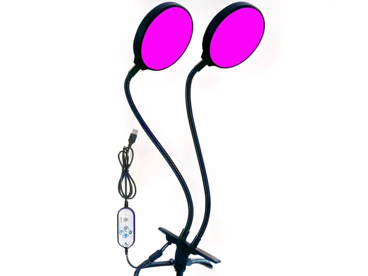 Lampe LED horticole avec deux têtes flexibles Lampe LED horticole avec deux têtes flexibles sur fond blanc