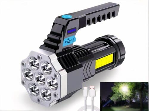 Lampe torche LED ergonomique à haute puissance sur fond blanc