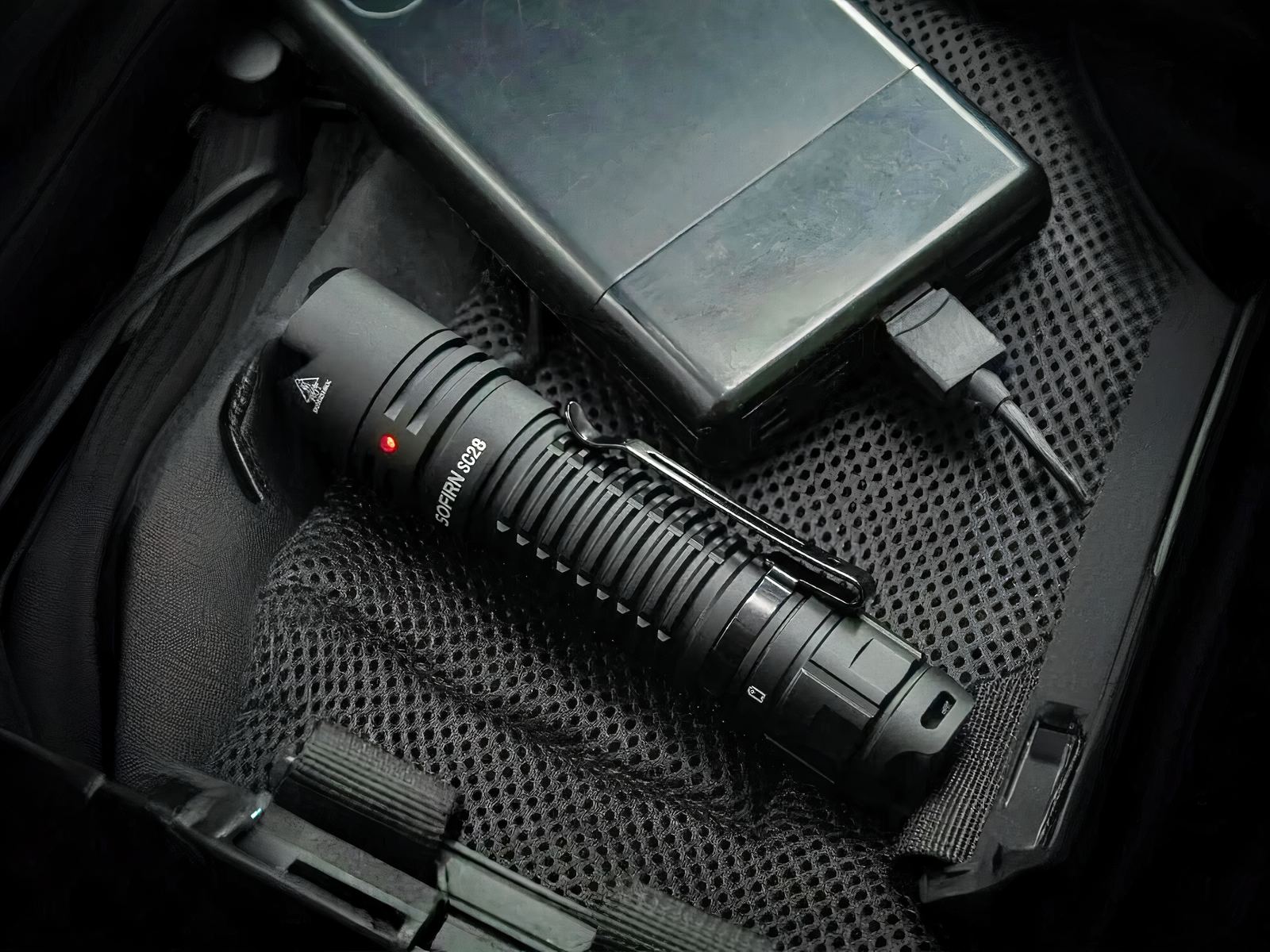 Lampe torche LED étanche et durable