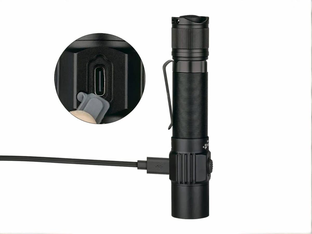 Lampe torche LED noire compacte et légère