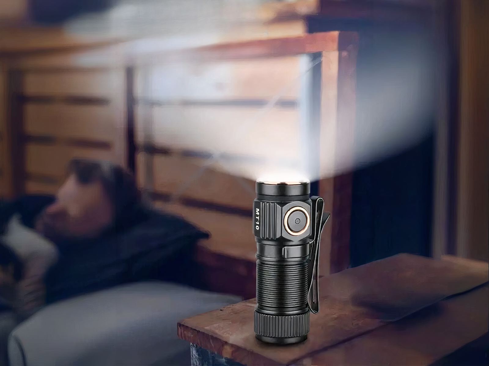 Lampe torche LED noire design et pratique