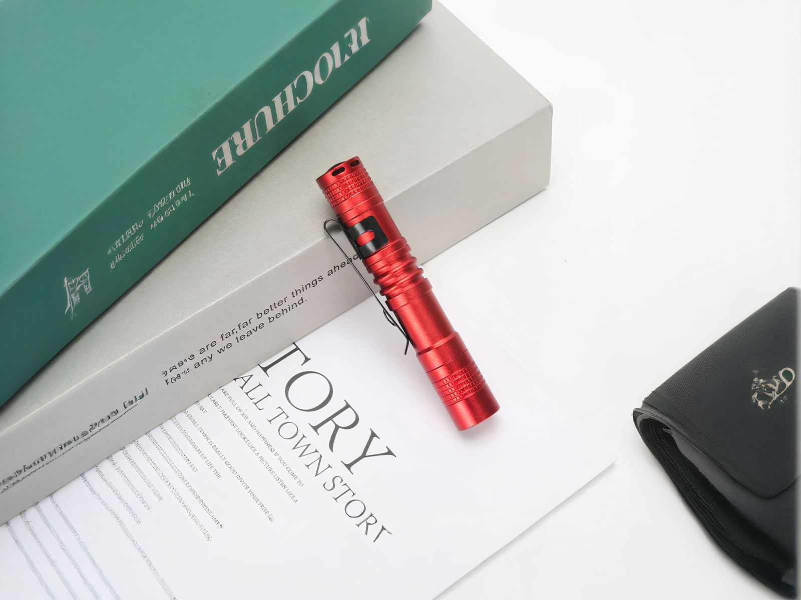 Lampe torche LED petit format avec clip intégré