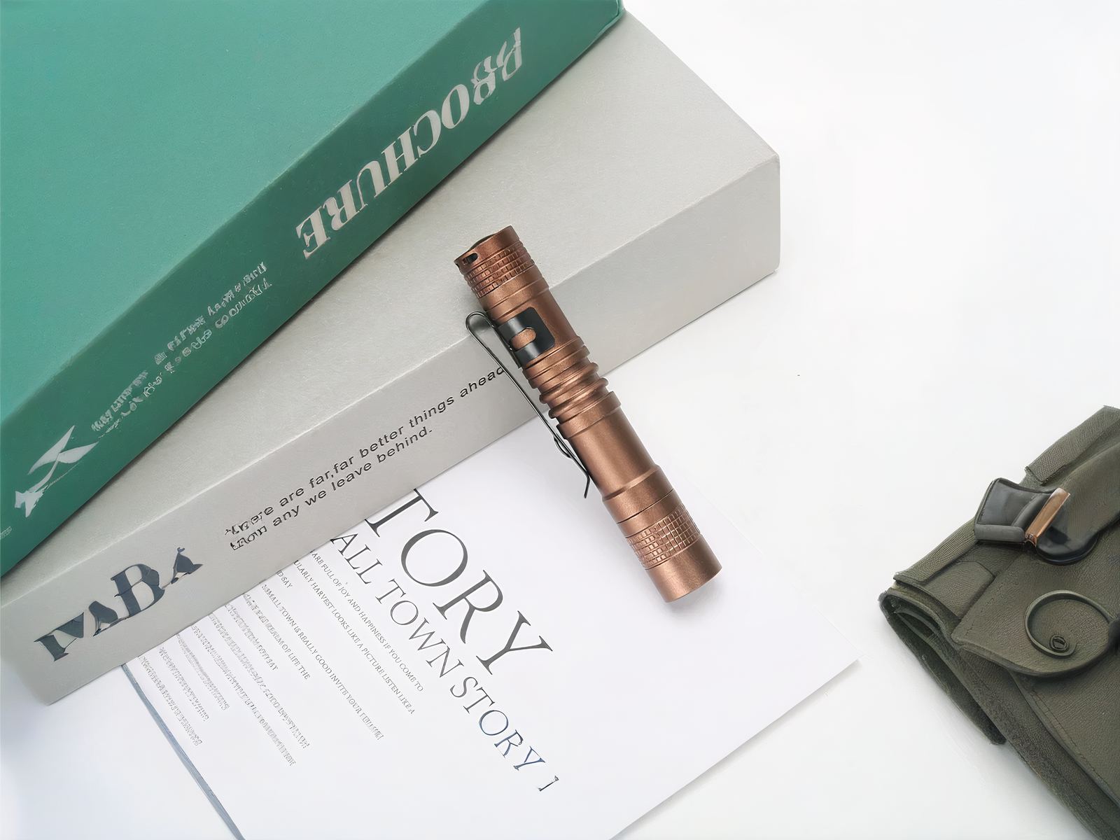 Lampe torche LED petit format avec clip intégré