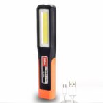 Lampe torche LED pratique et polyvalente Lampe torche LED pratique et polyvalente sur fond blanc