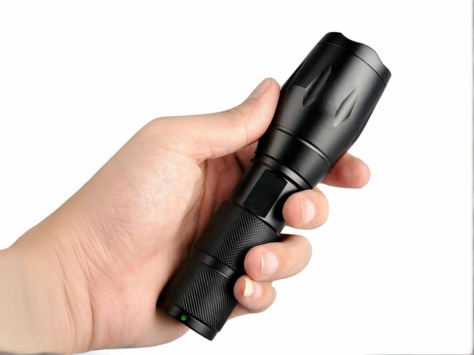 Lampe torche LED puissante et étanche