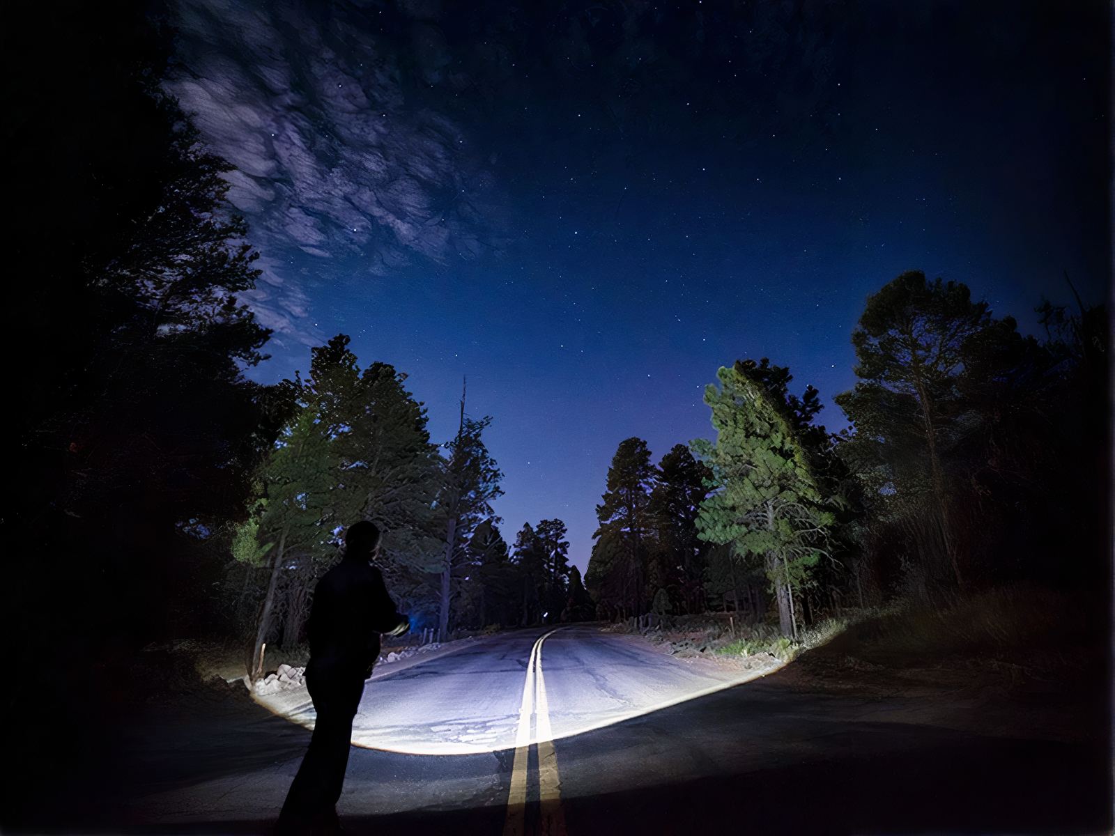 Lampe torche LED puissante et étanche