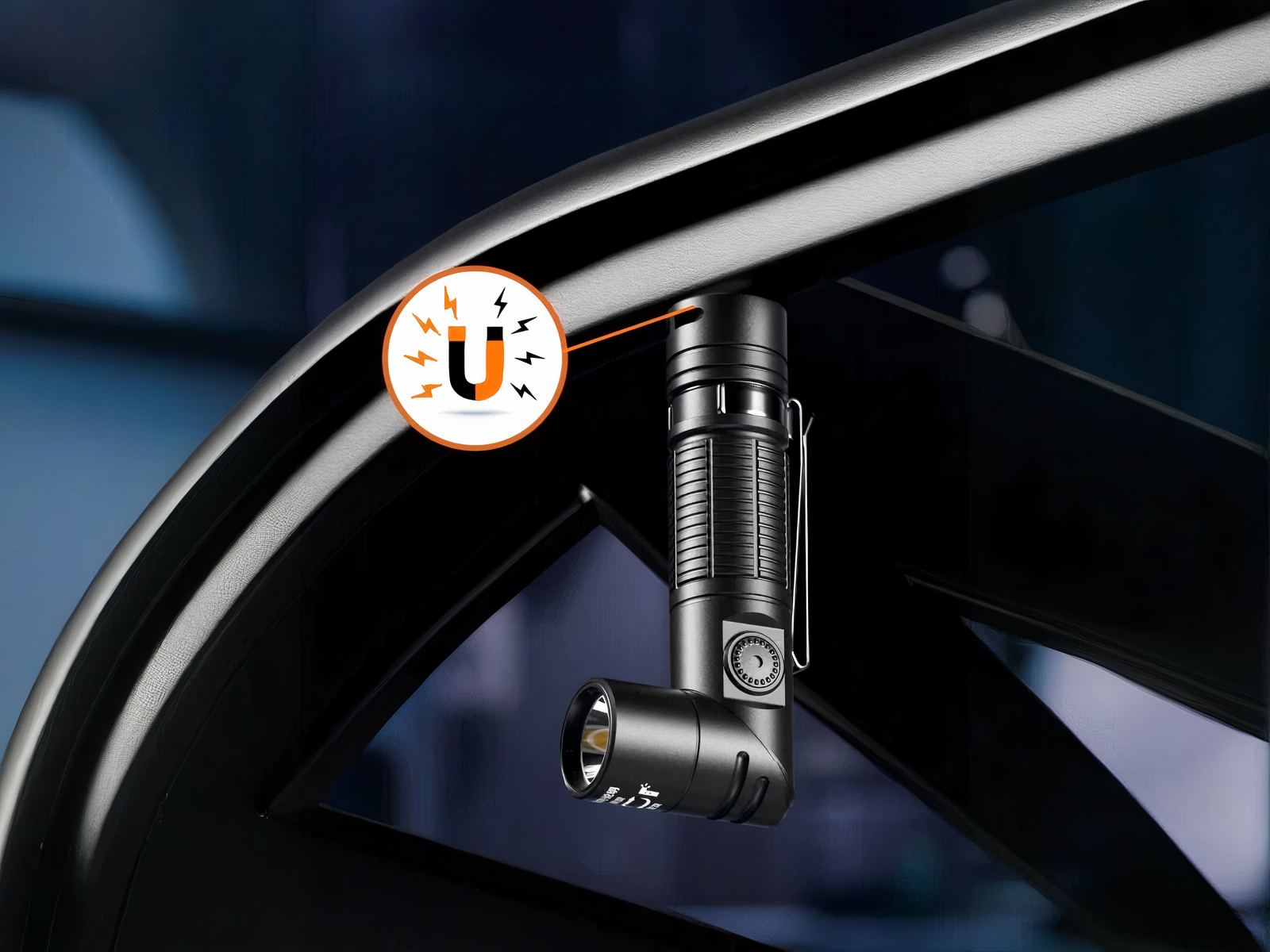 Lampe torche LED réglable et magnétique