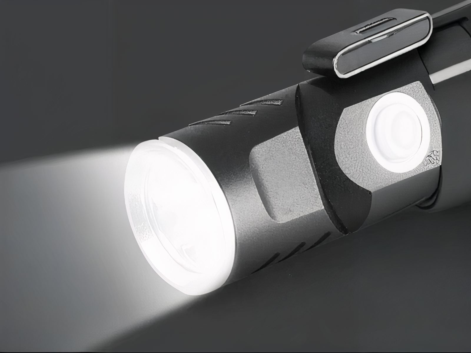 Lampe torche LED rotative avec base magnétique