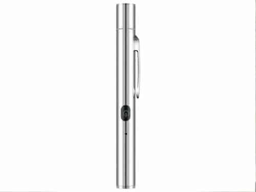 Lampe UV LED argenté en forme de stylo sur fond blanc