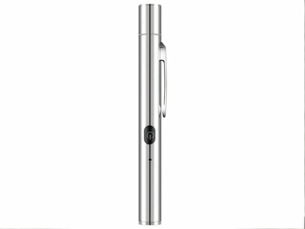 Lampe UV LED argenté en forme de stylo sur fond blanc