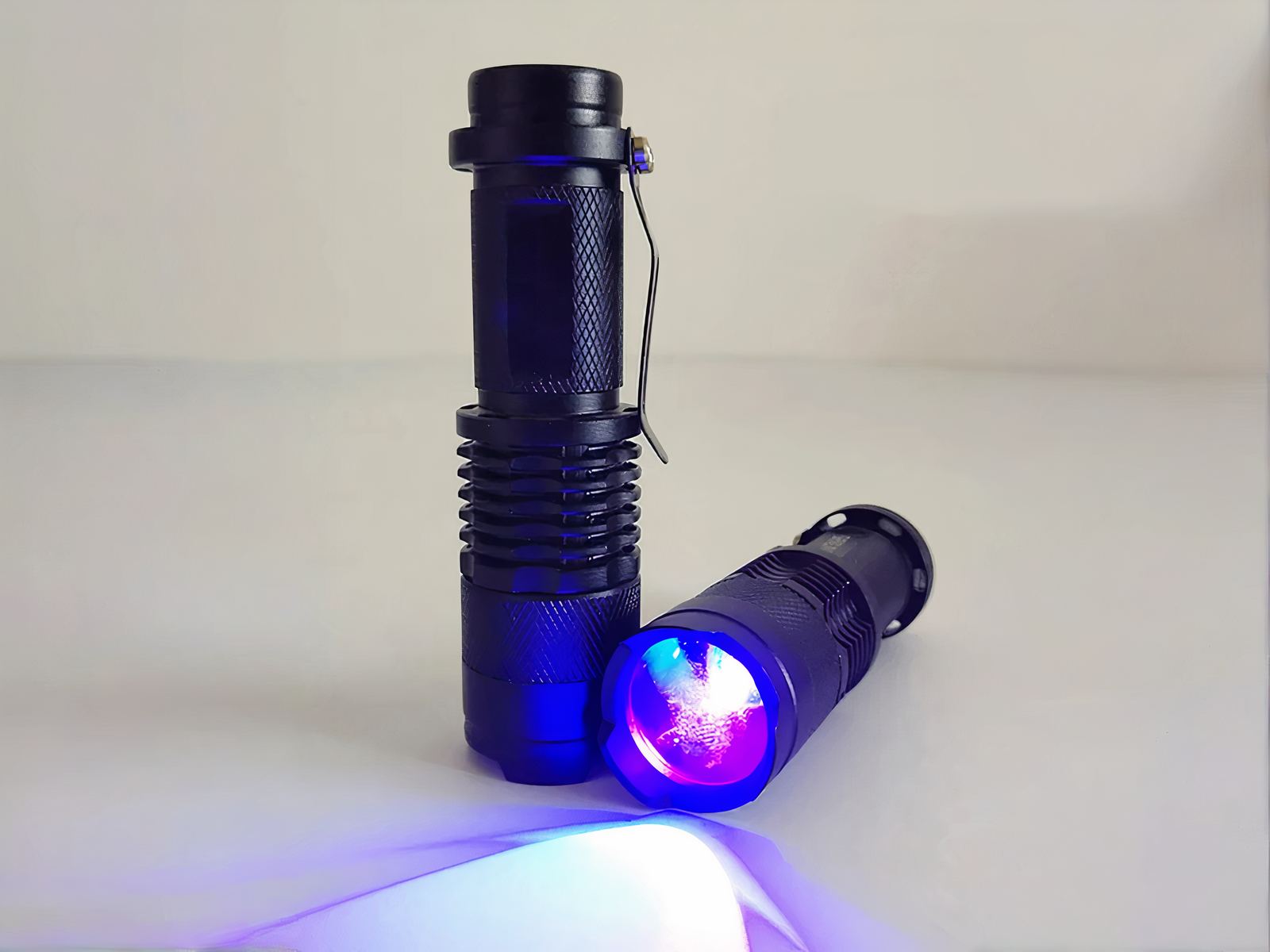 Lampe UV LED noire puissante en aluminium