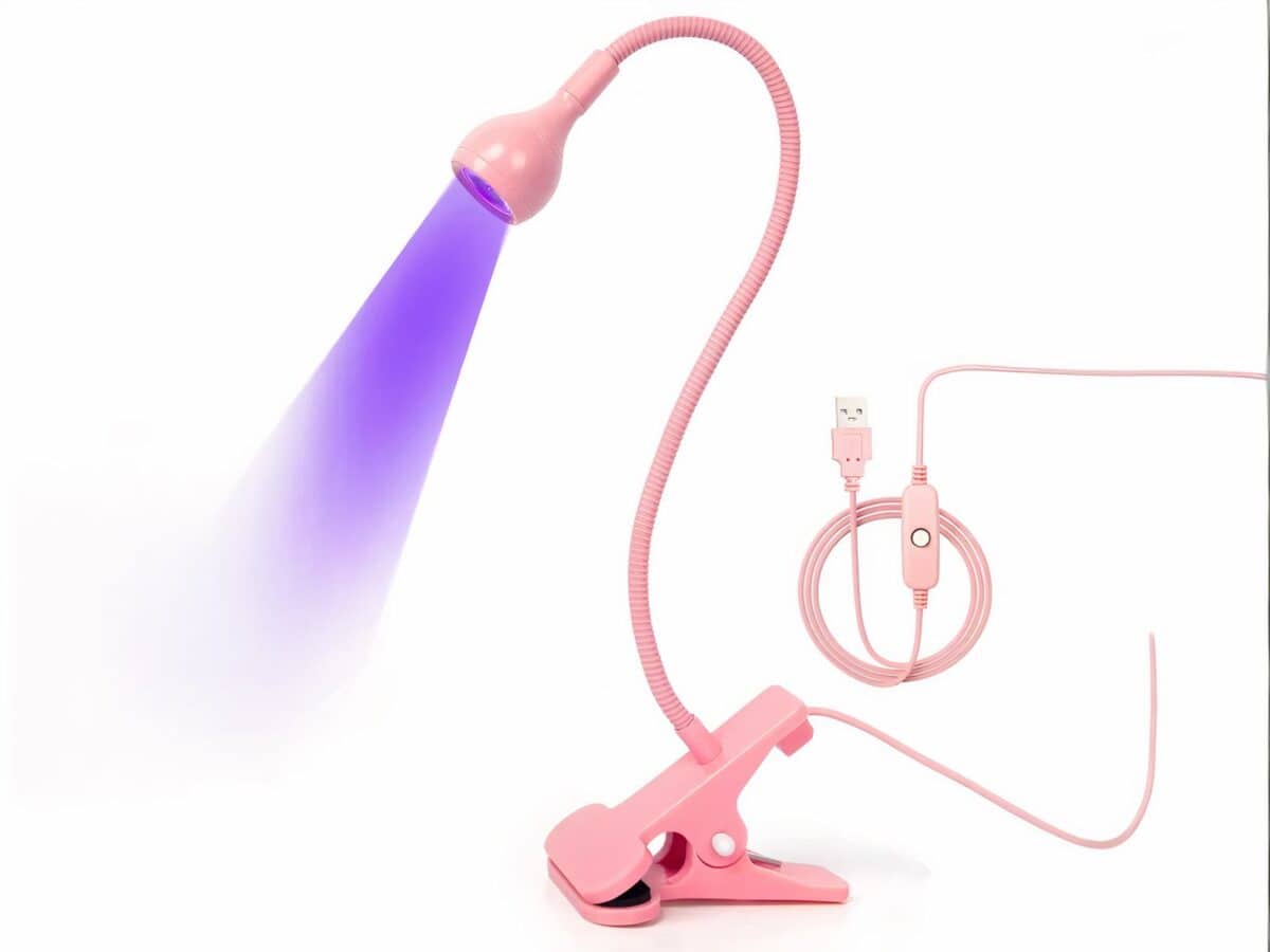 Lampe UV LED rose flexible pour ongles Lampe UV LED rose flexible pour ongles sur fond blanc