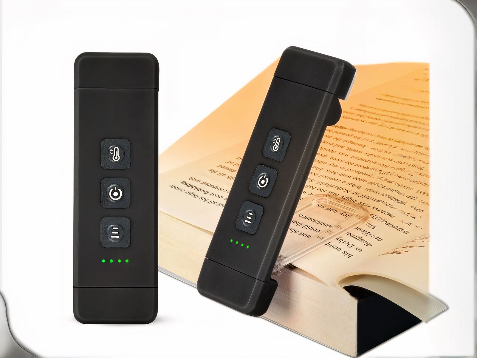 Liseuse LED noire allumée et glissé dans le page d'un livre grâce à sa pince conçue pour.