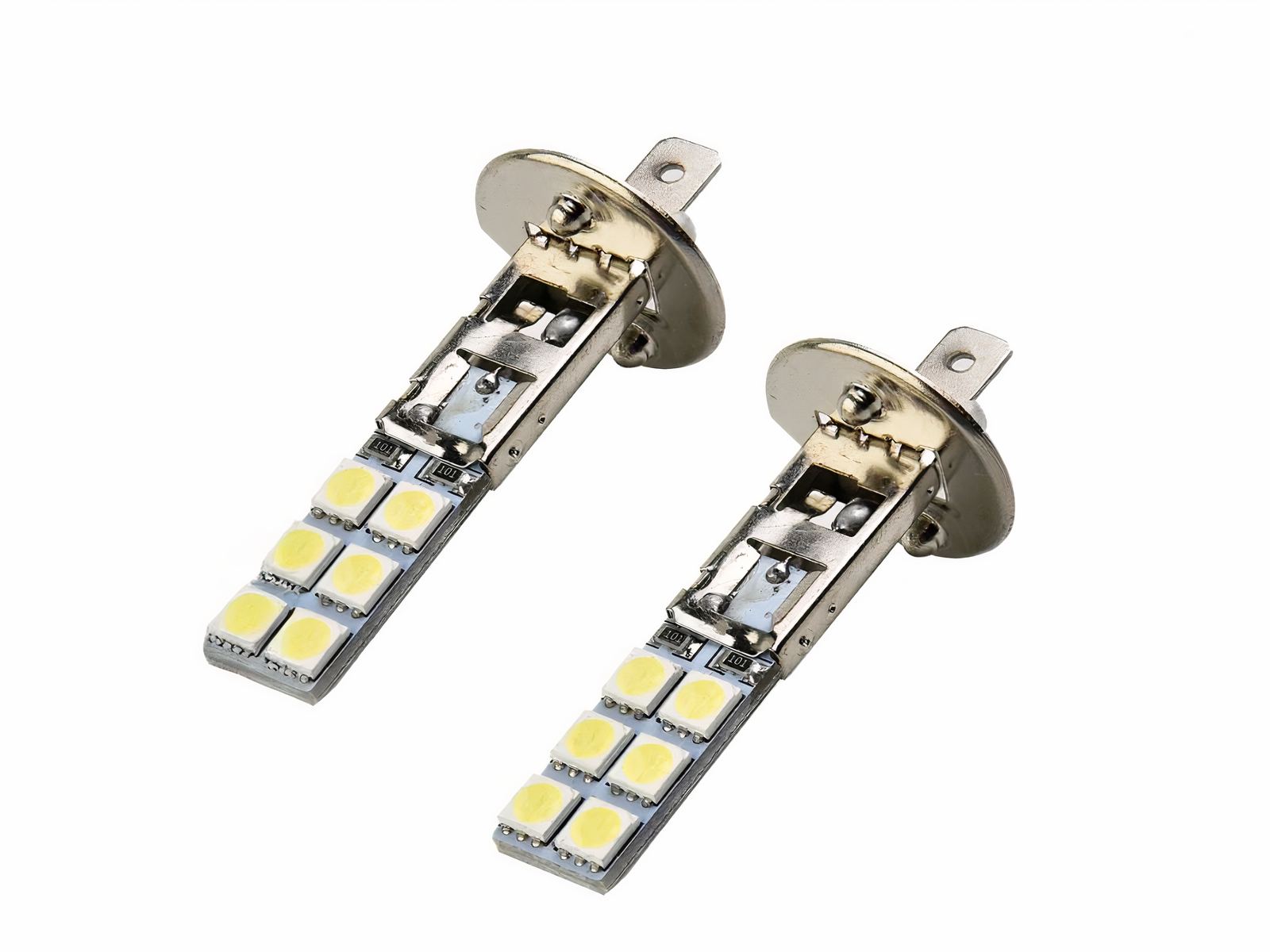 Lot 2 phares LED ampoules H1 antibrouillards, composés de 6 LED sur chaque face. Sur fond blanc.
