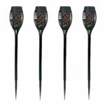 Lot de 4 lampes LED solaires en forme de torches Lot de 4 lampes LED solaires en forme de torches, sur un fond blanc.