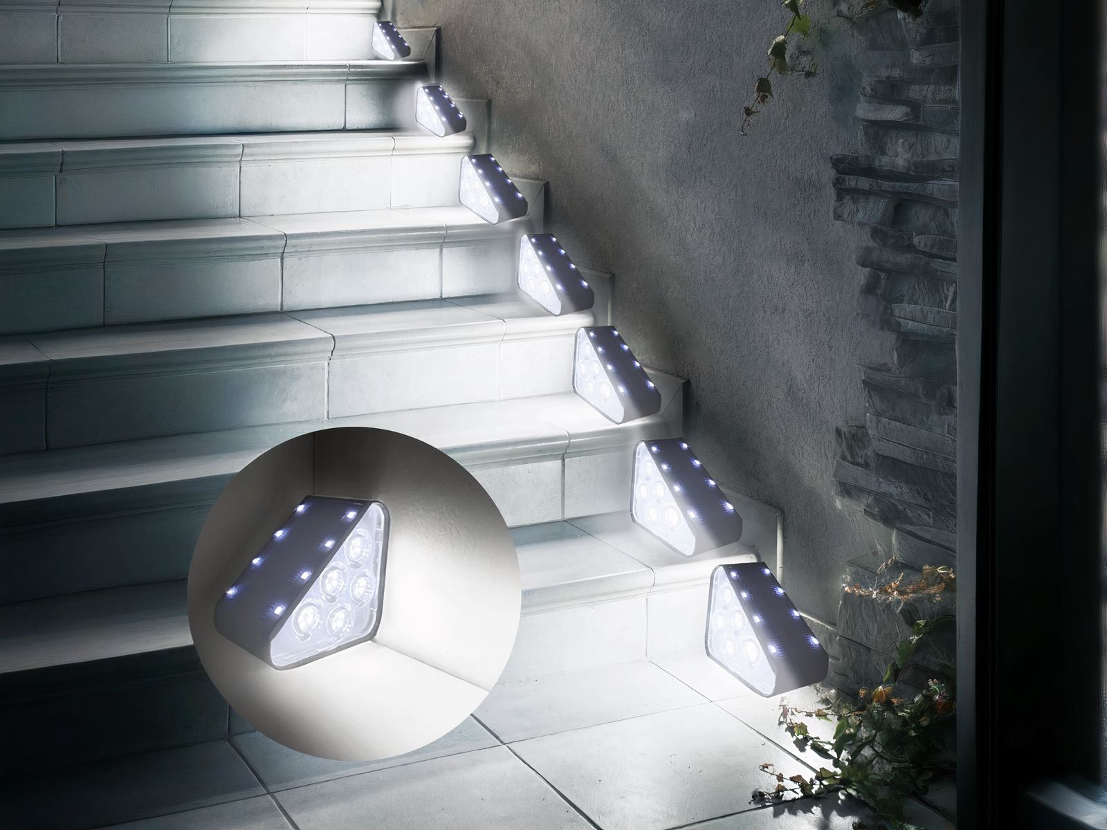 Lot de 6 appliques LED solaires triangulaires pour escaliers, avec lumière blanche.