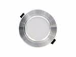 Lot de dix spots LED encastrables robustes et durables argentés sur fond blanc