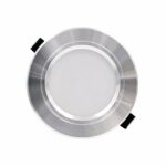 Lot de dix spots LED encastrables robustes et durables argentés sur fond blanc