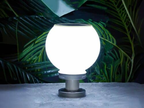 Luminaire LED d'extérieur décoratif robuste et résistant allumé la nuit
