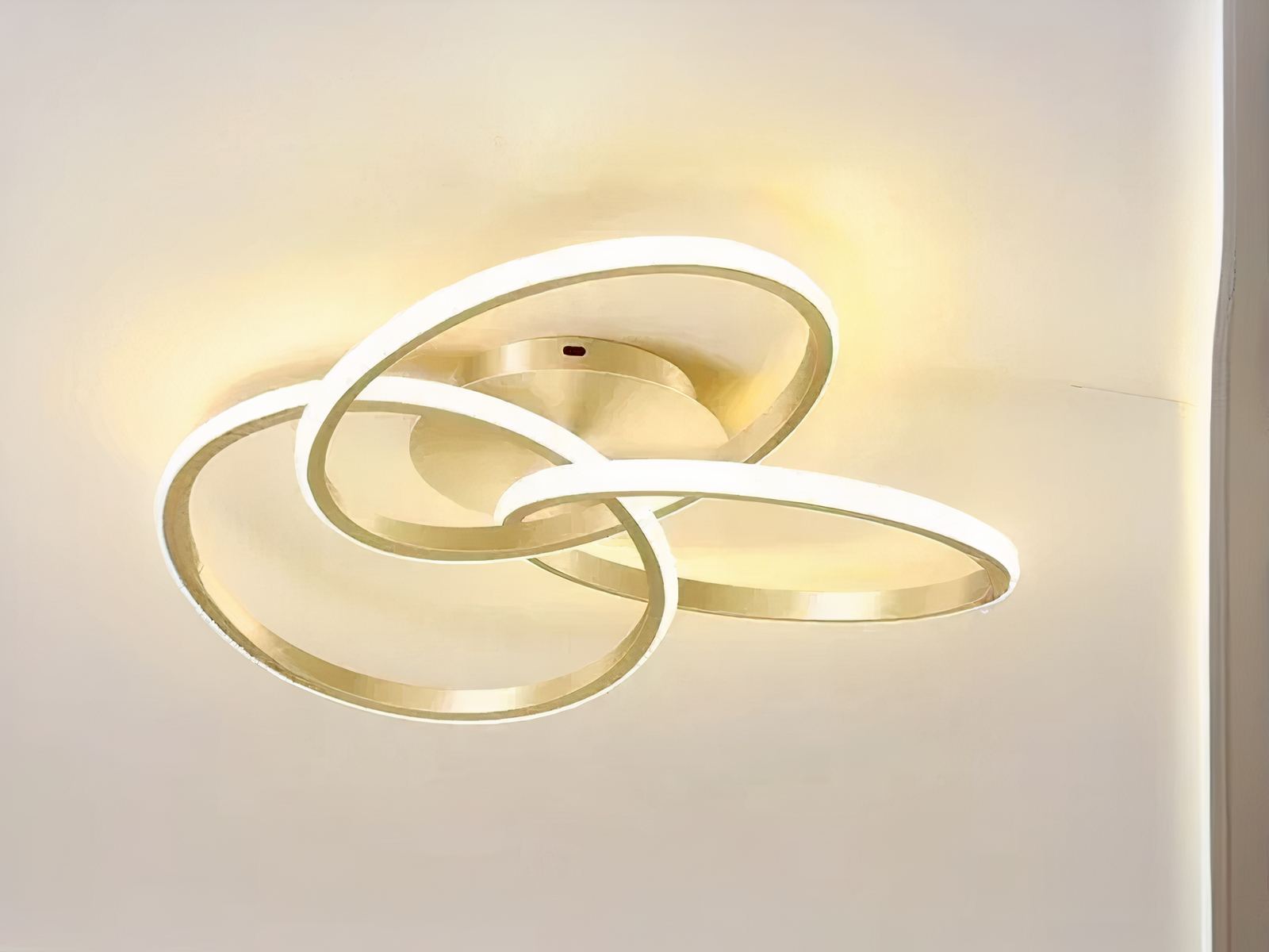 Luminaire LED intérieur design et doré