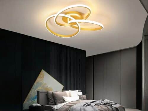 Luminaires LED intérieur design et Doré, positionné sur le plafond d'une chambre à coucher.