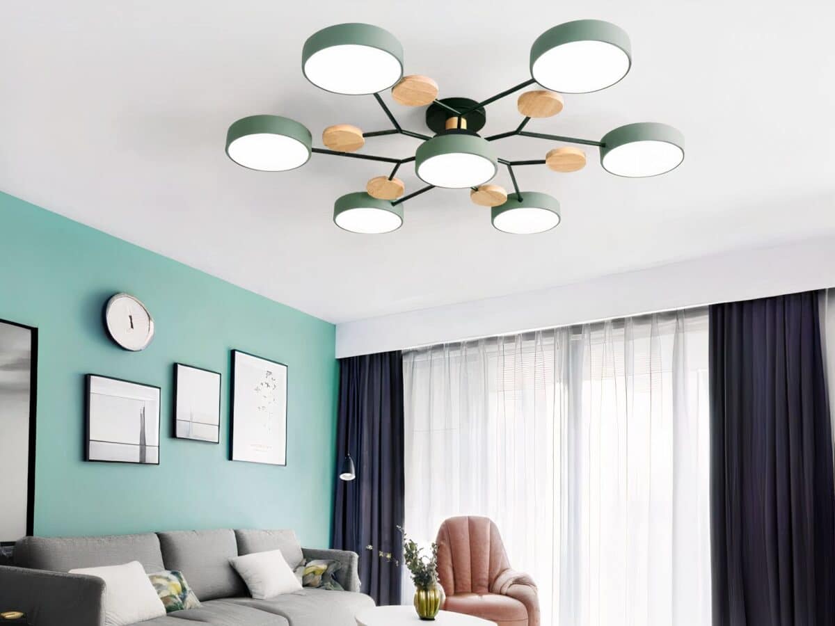 Lustre LED au design moderne et élégant Lustre LED au design moderne et élégant allumé dans un salon